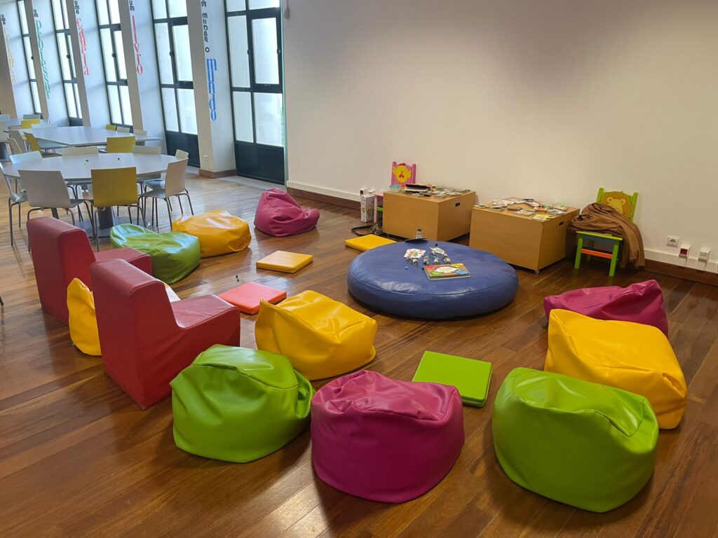 Biblioteca Municipal recebe crianças na Oficina “O Monstro Somos Nós”