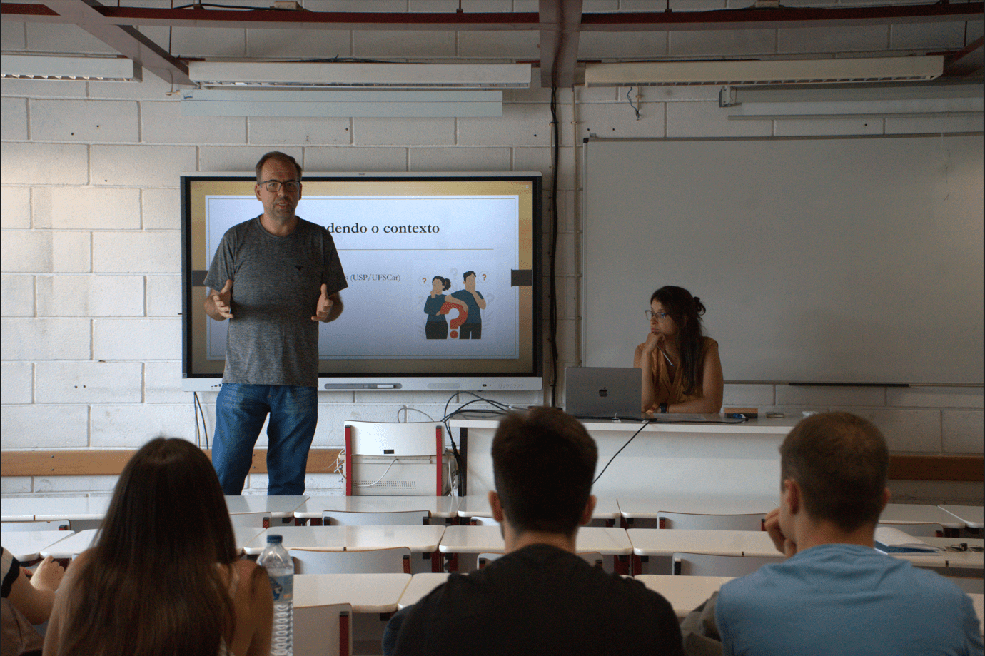 Igor Savenhago apresenta os resultados da sua investigação. Foto da autoria de Tomás Quaresma