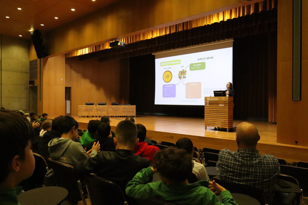 Nutrição infantil no futebol em discussão na Faculdade de Ciências da Saúde