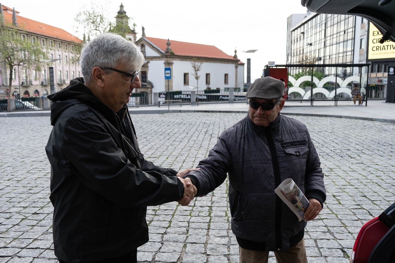 O contacto direto com os leitores é uma das chaves do jornalismo regional. Foto da autoria de Tomás Quaresma.