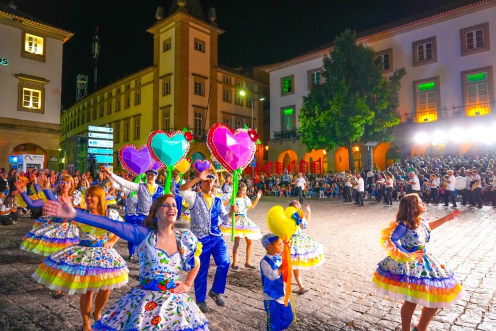 Marchas populares da Covilhã deram vida à praça do município