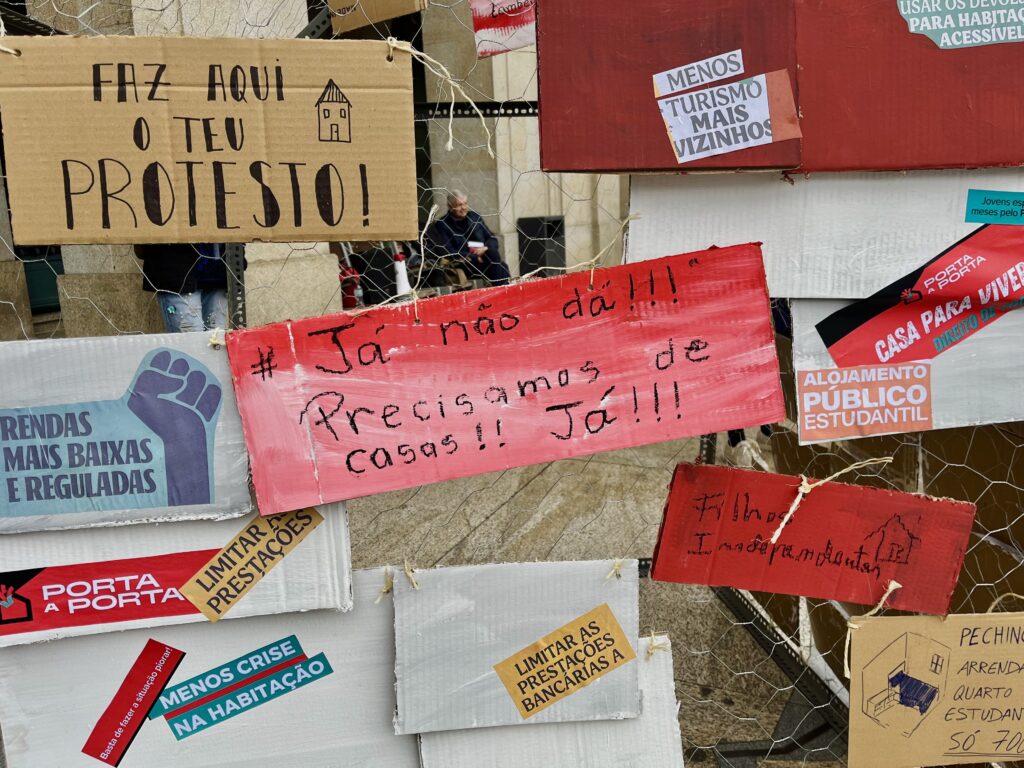 “Já não dá!”: direito à habitação leva dezenas às ruas da Covilhã